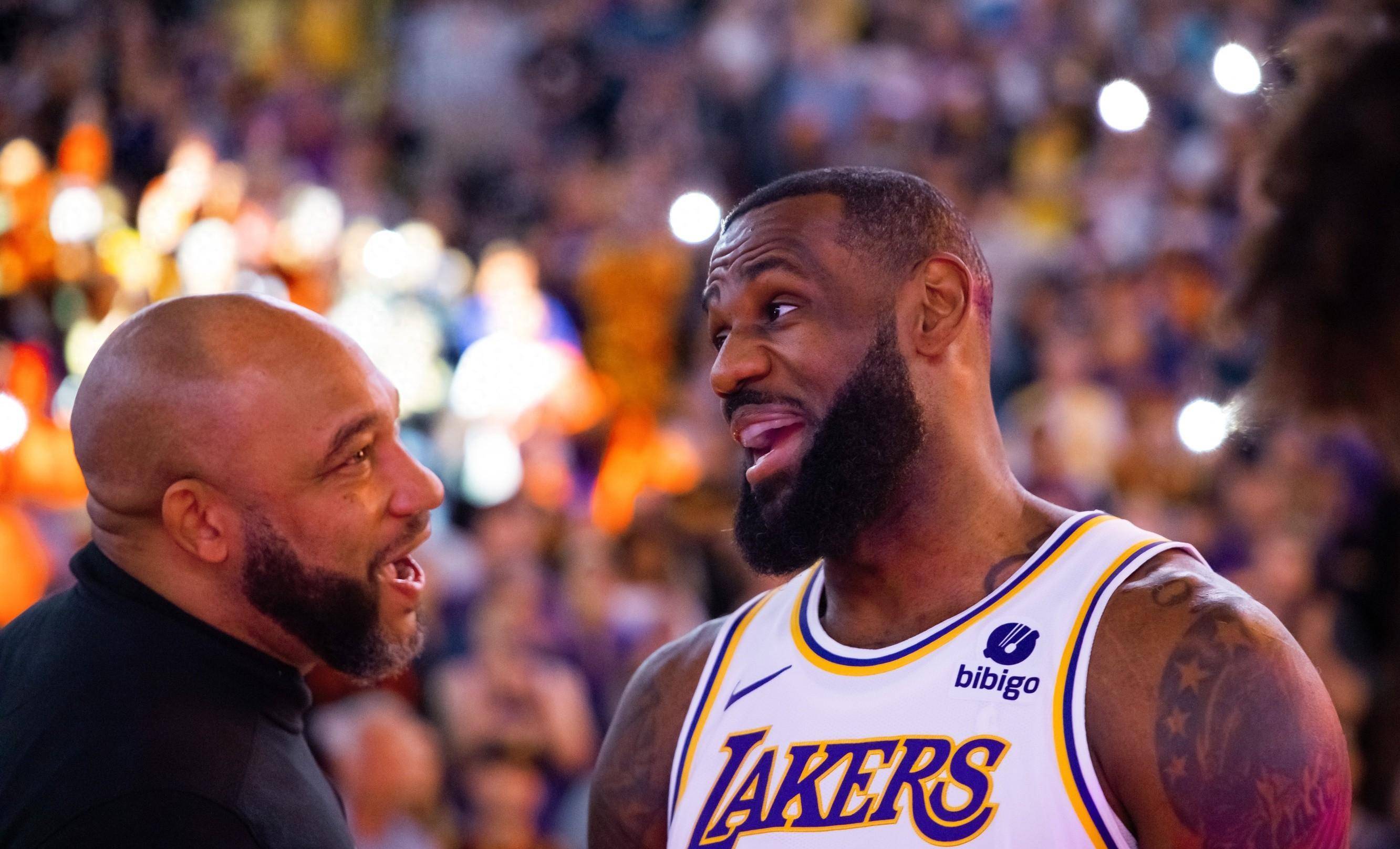 开云-F1车队关键时刻救险，詹姆斯力保胜局拿下系列赛的简单介绍