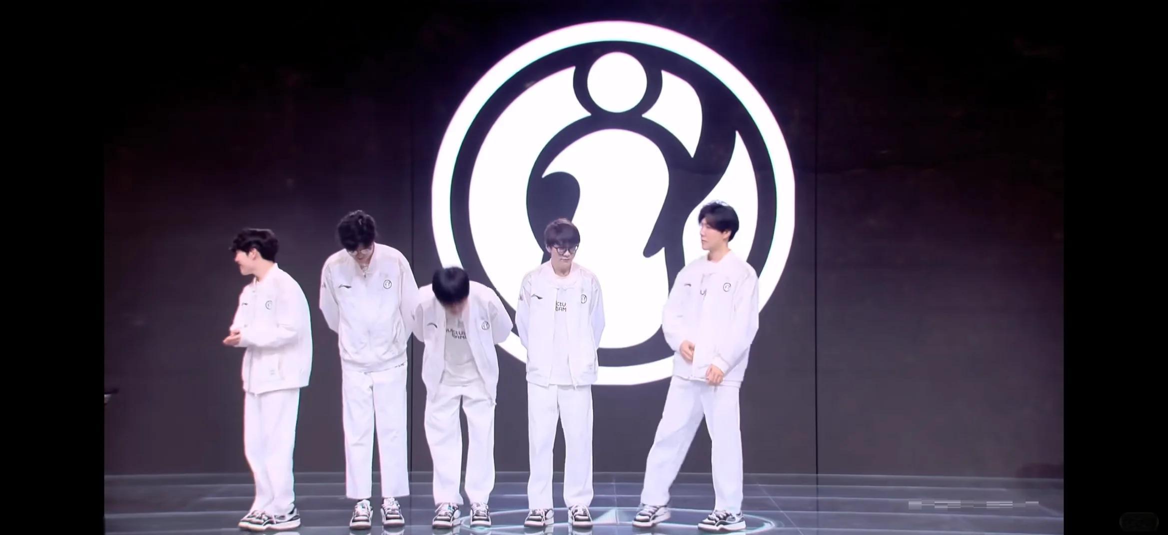 开云app-Rookie迎来三赛季出色发挥，公牛观众热烈欢呼！上演精彩一战的简单介绍