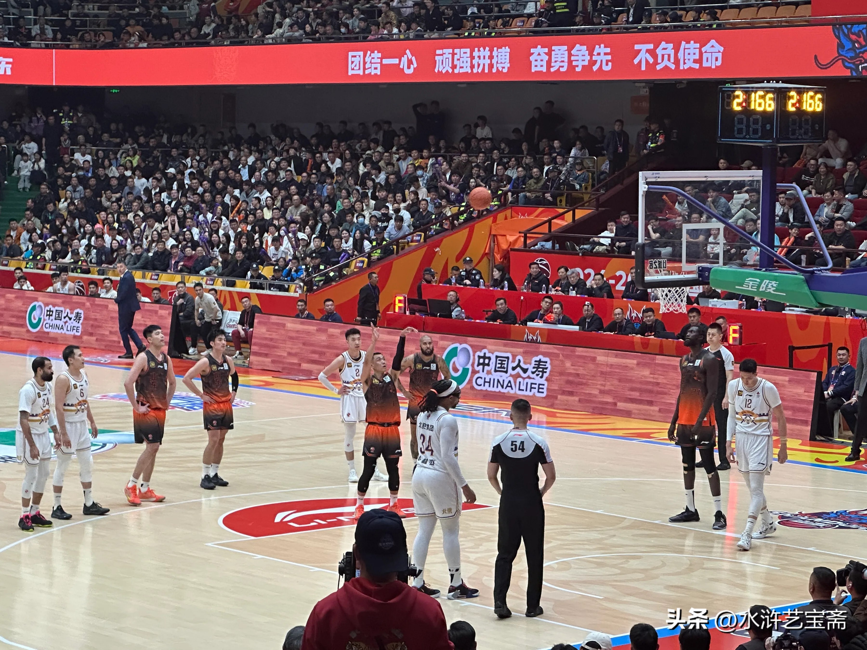 kaiyun官网-CBA常规赛转会期走向成谜，山东男篮外线爆发，媒体盛赞，身体对抗强度拉满的简单介绍